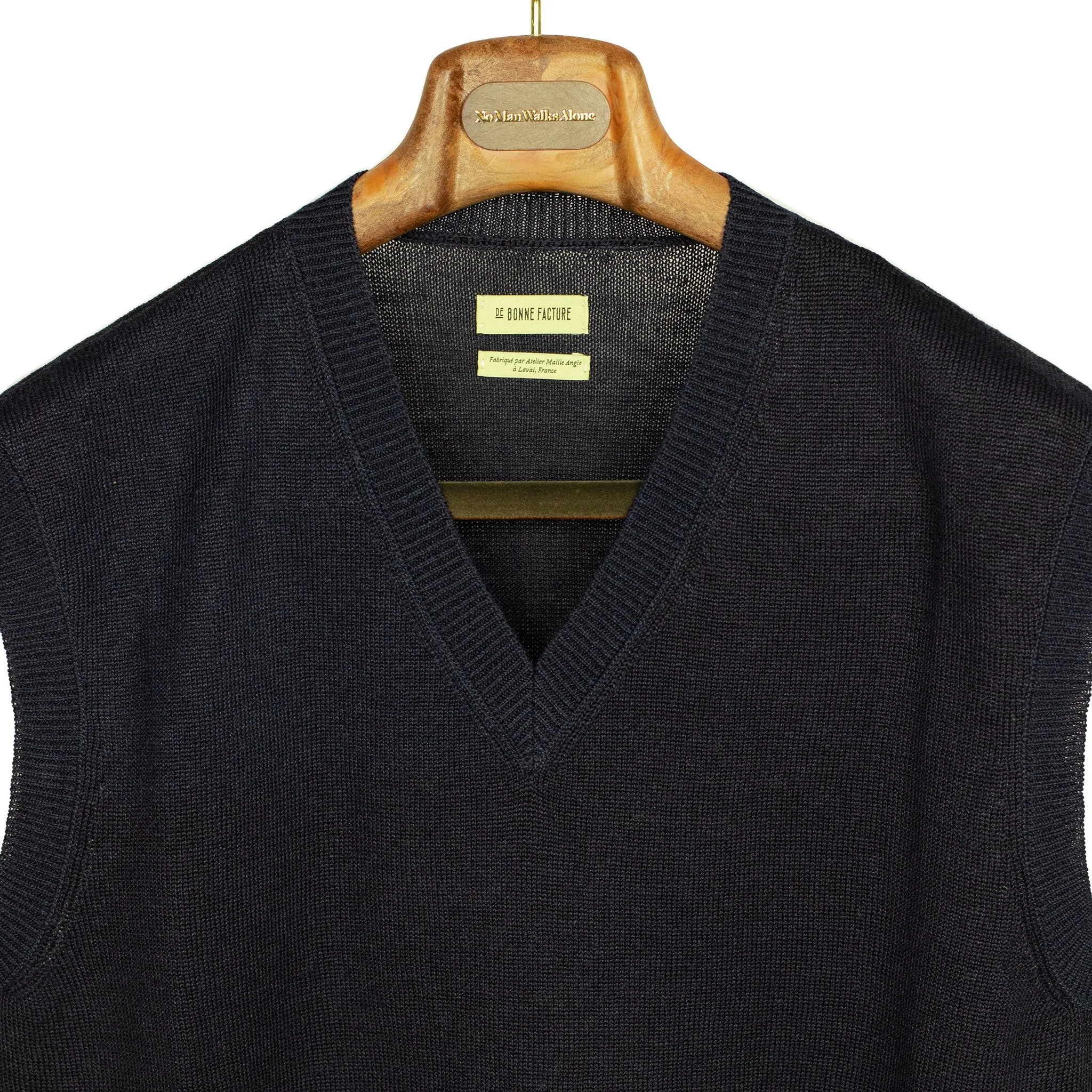 Knitted v-neck vest in navy blue Italian linen and wool