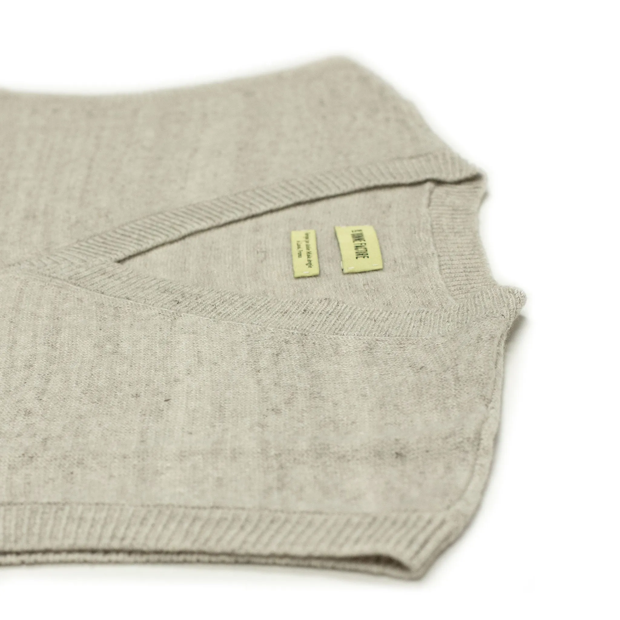 Knitted v-neck vest in oatmeal Italian linen and wool