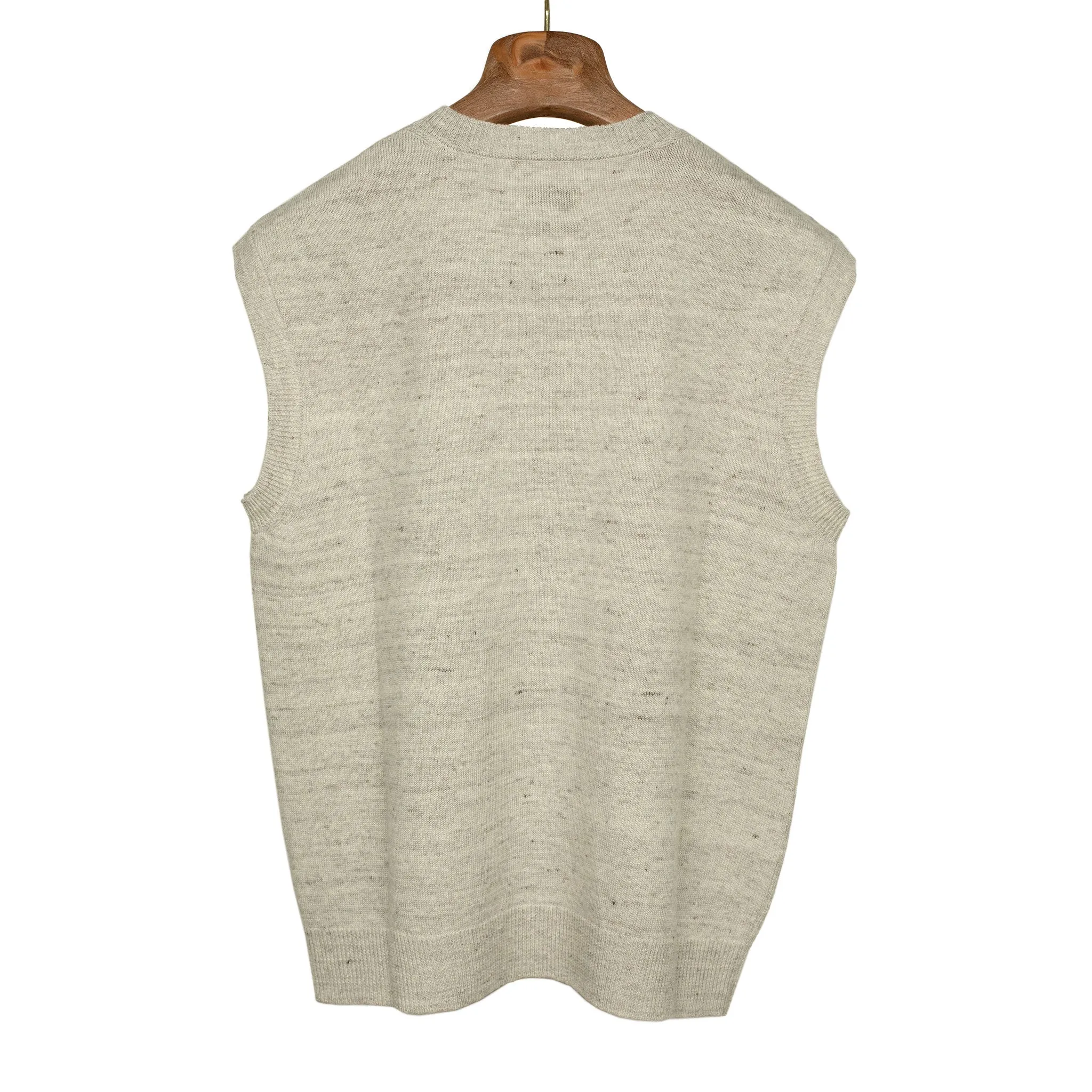 Knitted v-neck vest in oatmeal Italian linen and wool