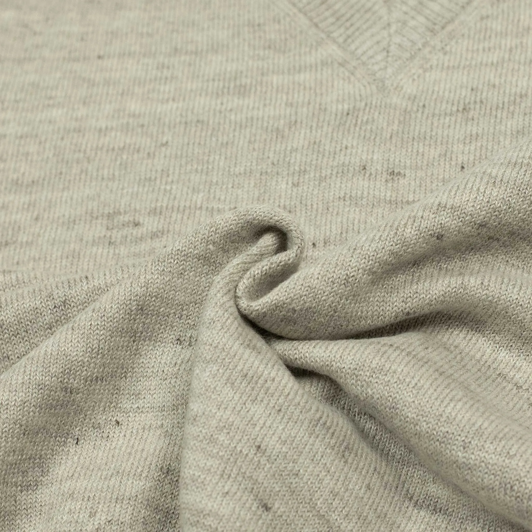 Knitted v-neck vest in oatmeal Italian linen and wool