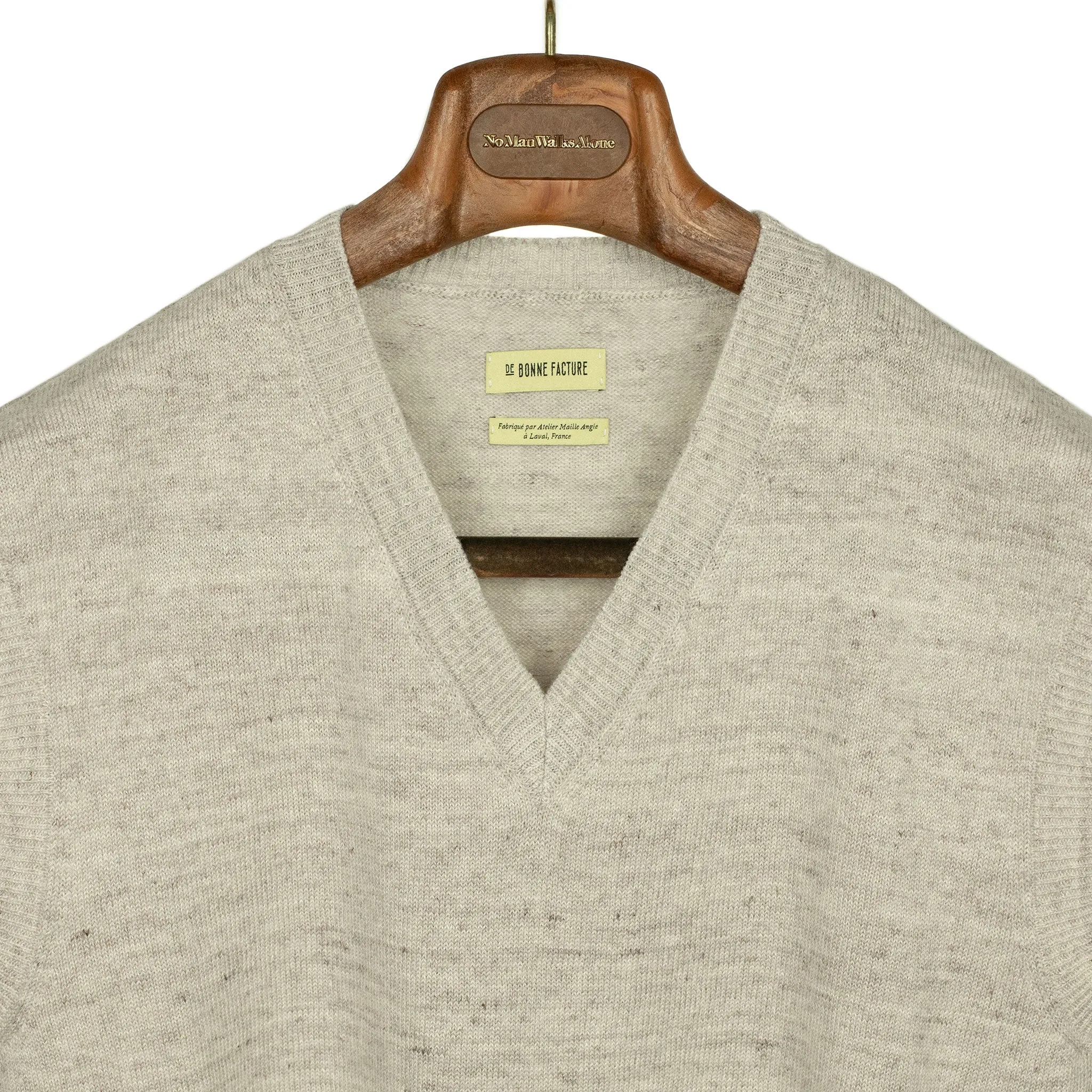 Knitted v-neck vest in oatmeal Italian linen and wool